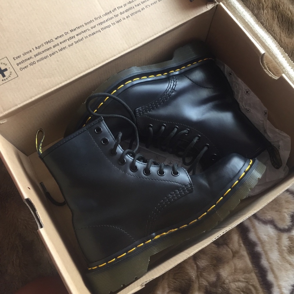 BLACK 1460 SMOOTH DOC MARTENS